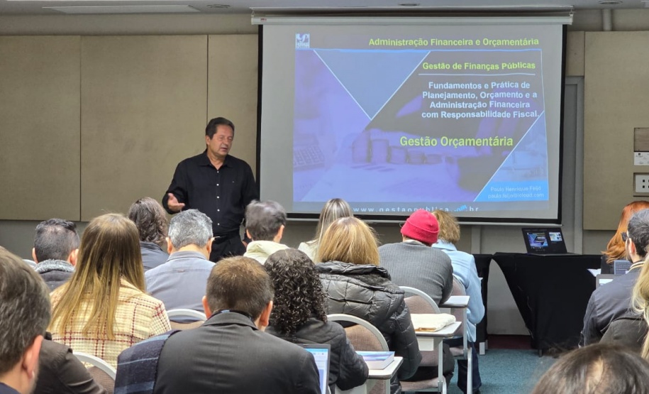 Servidores da Fazenda participam de curso de gestão orçamentária com Paulo Feijó