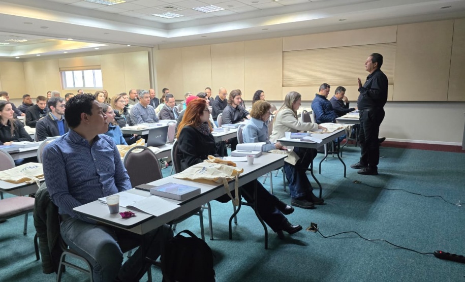 Servidores da Fazenda participam de curso de gestão orçamentária com Paulo Feijó